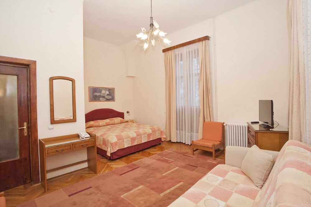 Hotel Camelia 3*